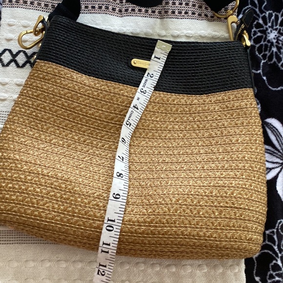 Eric Javits Crossbody. Tan/Black Woven Material. - Picture 8 of 13